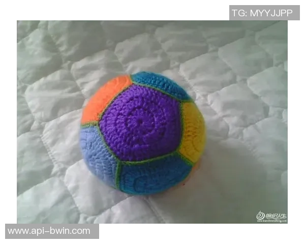 用钩针编织足球的乐趣与技巧分享让你轻松掌握创意手工艺 用钩针编织足球的乐趣与技巧分享让你轻松掌握创意手工艺