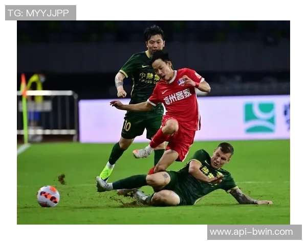 足球防铲球技巧解析如何有效避免受伤与提升比赛表现