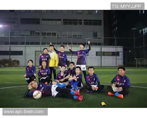 风云足球解说员的精彩瞬间与背后故事揭秘